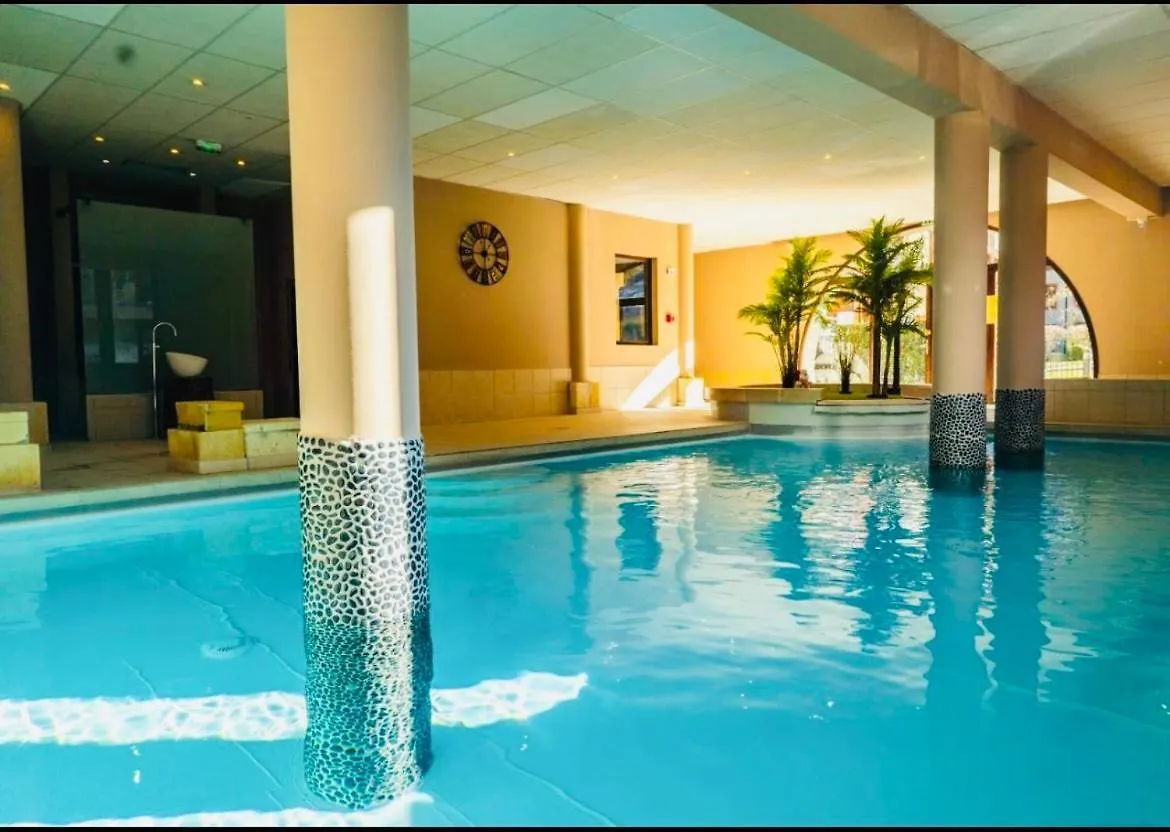 Appartamento Appartement avec Piscine Intérieure Centre Village Saint Lary
