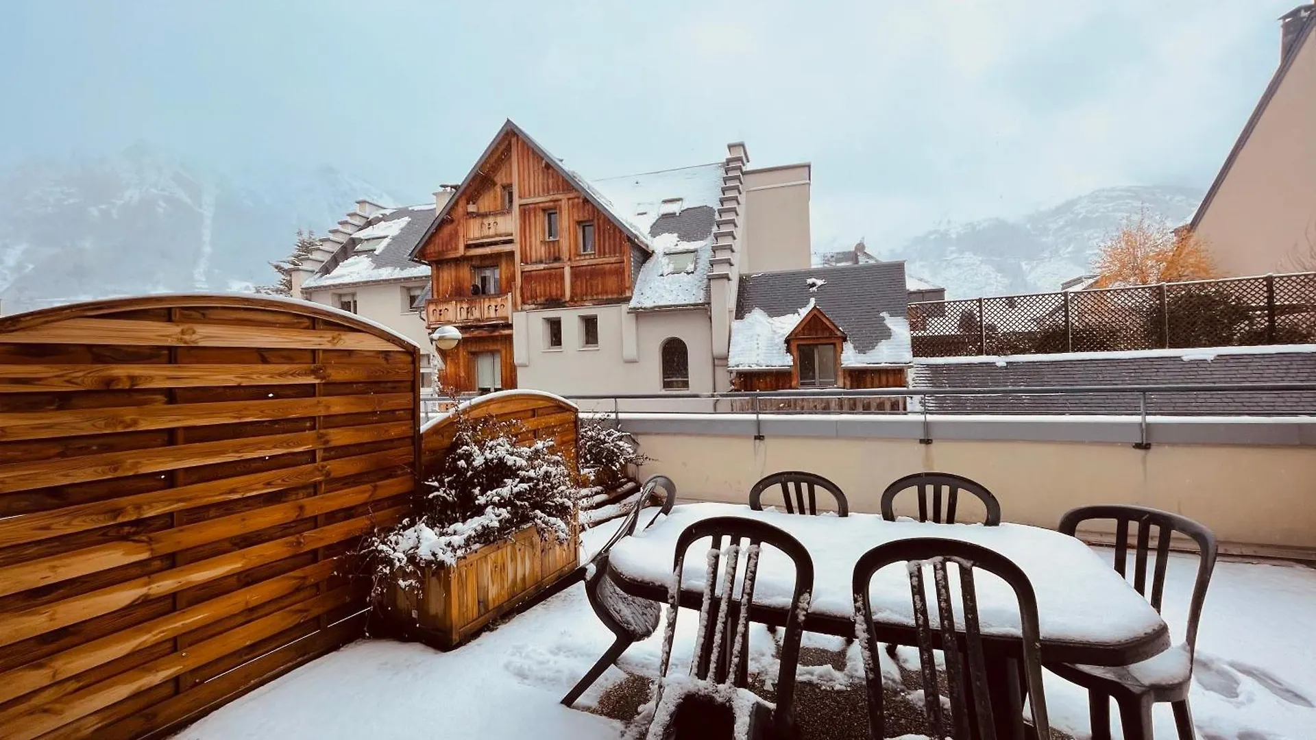 Appartement avec Piscine Intérieure Centre Village Saint Lary Appartamento